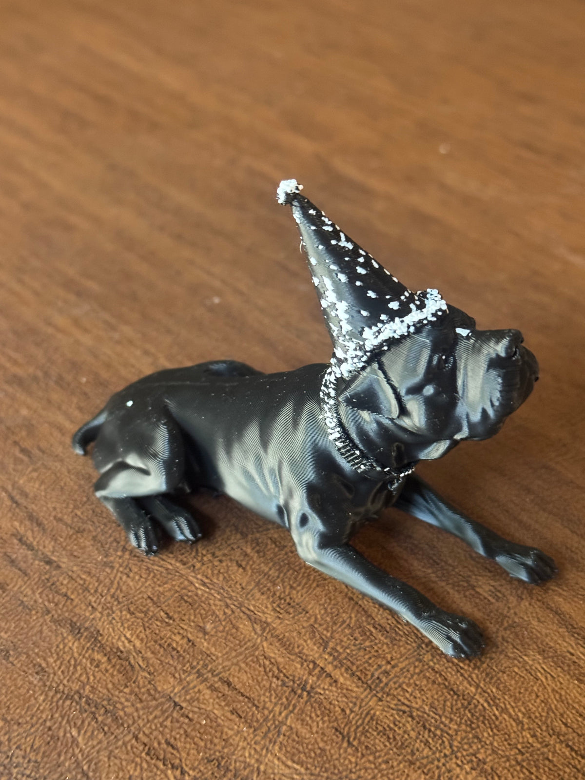 Black dog mini figurine lying down variant:large