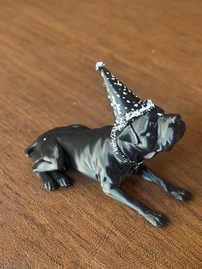 Black dog mini figurine lying down variant:large